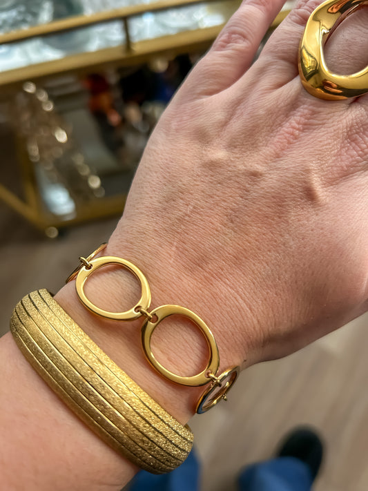 Circle of Chic Armband